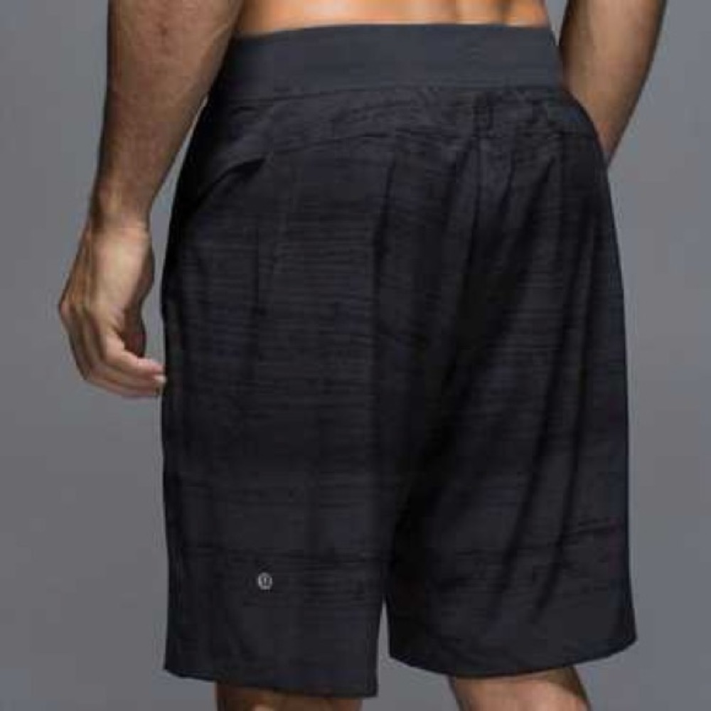 Men's Lululemon Size Small Charcoal & Black Shorts NWOT